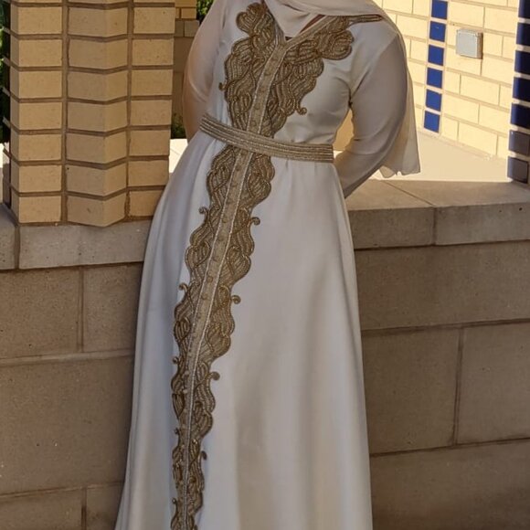 Elegant Cream and Gold Maxi Dress - Picture 4 of 4